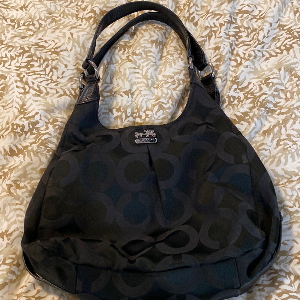 Coach
Maggie - F1276-21125 Black Nylon Leather Hobo Bag